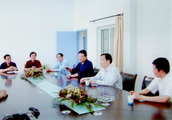 市委常委,组织部长王广满到市二院慰问救治一线医务人员