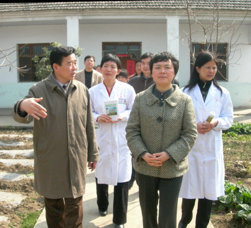 阜阳市二院到西湖敬老院开展"世界肾脏日"义诊活动