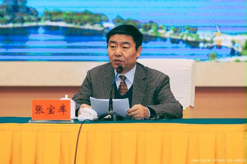 中国医院协会副秘书长张宝库担任选举大会主持人