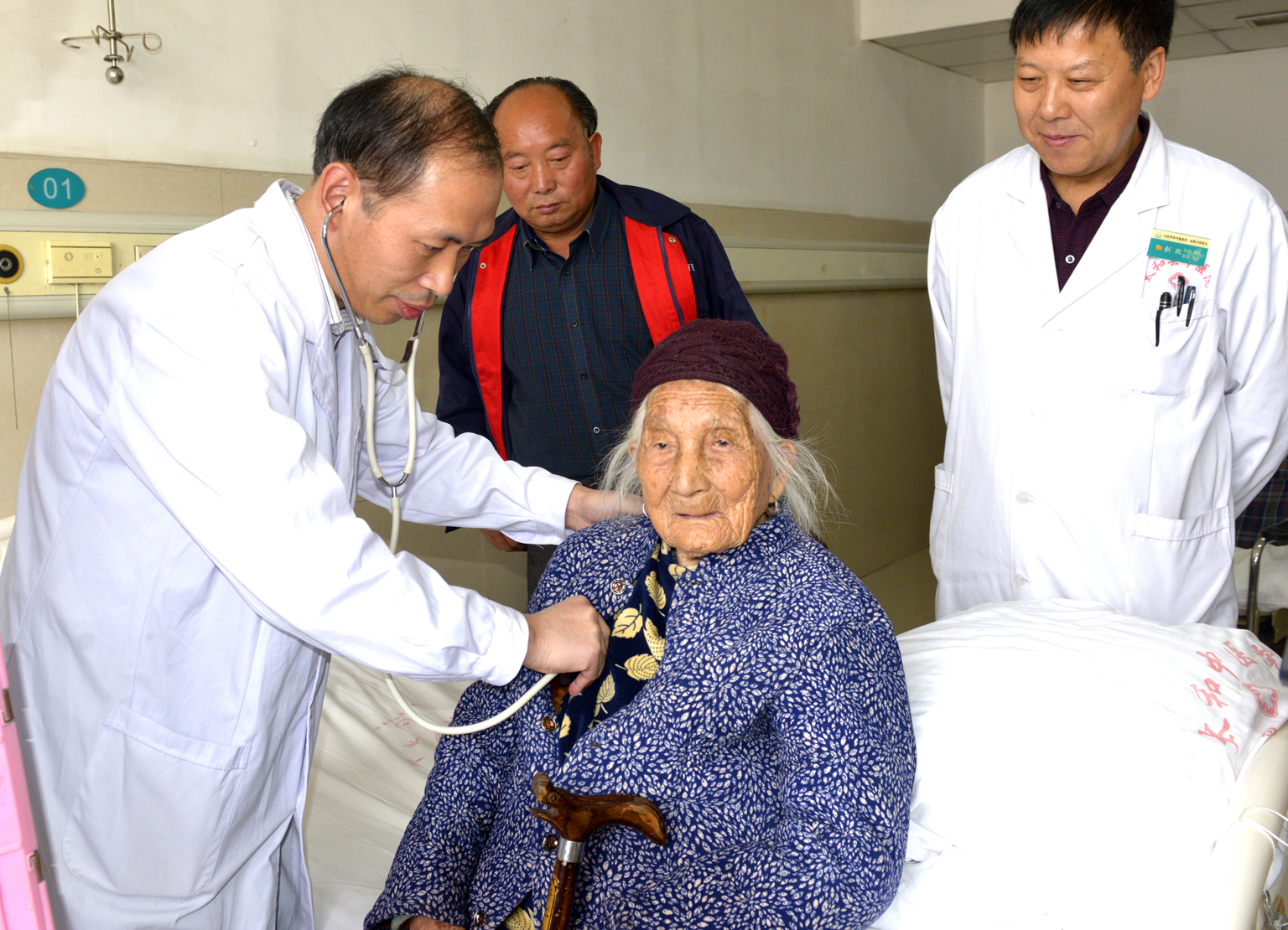 太和中医院成功为111岁老人免费复明