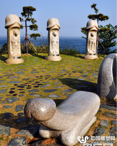 韩国一公园内满是阳具雕塑