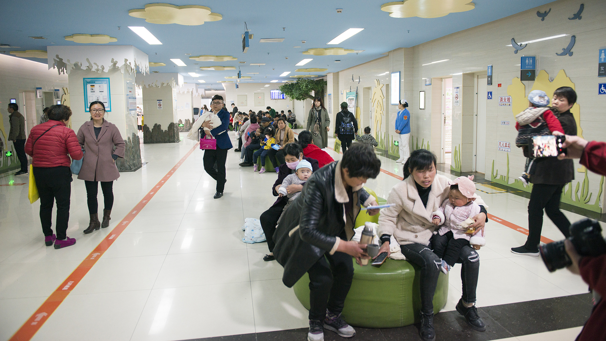 阜阳市妇女儿童医院:门诊候诊区